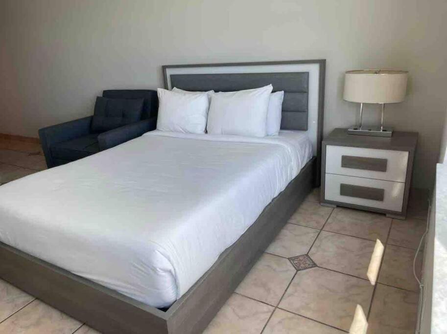 Chic Ocean Front Studio! Leilighet Miami Beach Eksteriør bilde