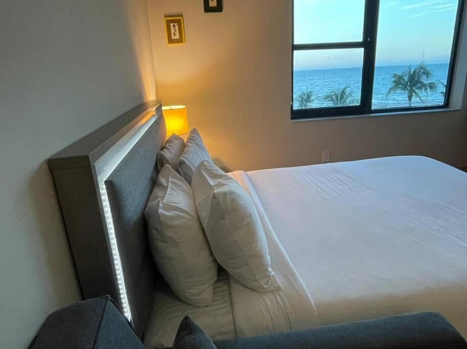 Chic Ocean Front Studio! Leilighet Miami Beach Eksteriør bilde