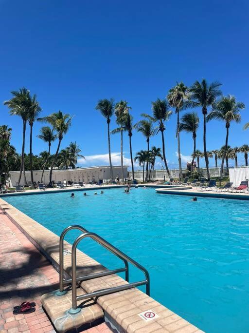 Chic Ocean Front Studio! Leilighet Miami Beach Eksteriør bilde